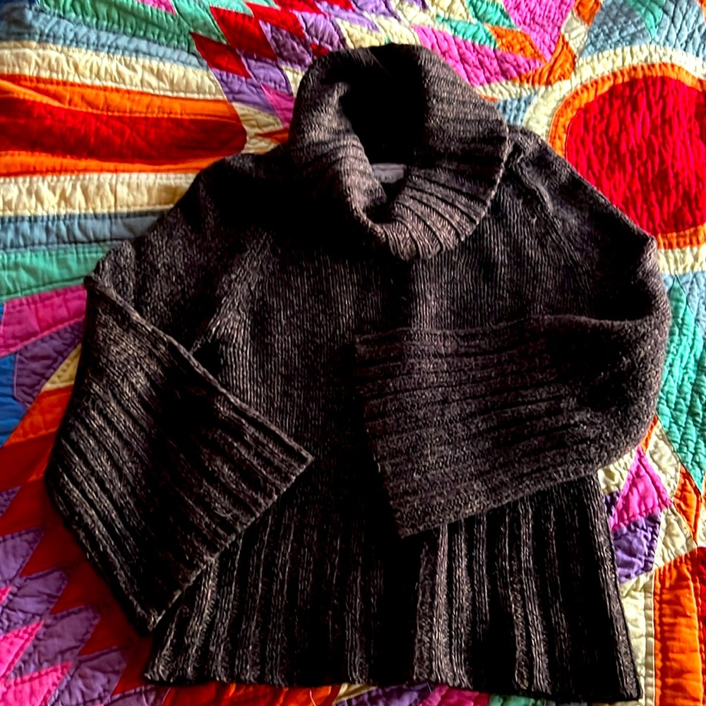 ❄️Cowl neck bell sleeved short sweater